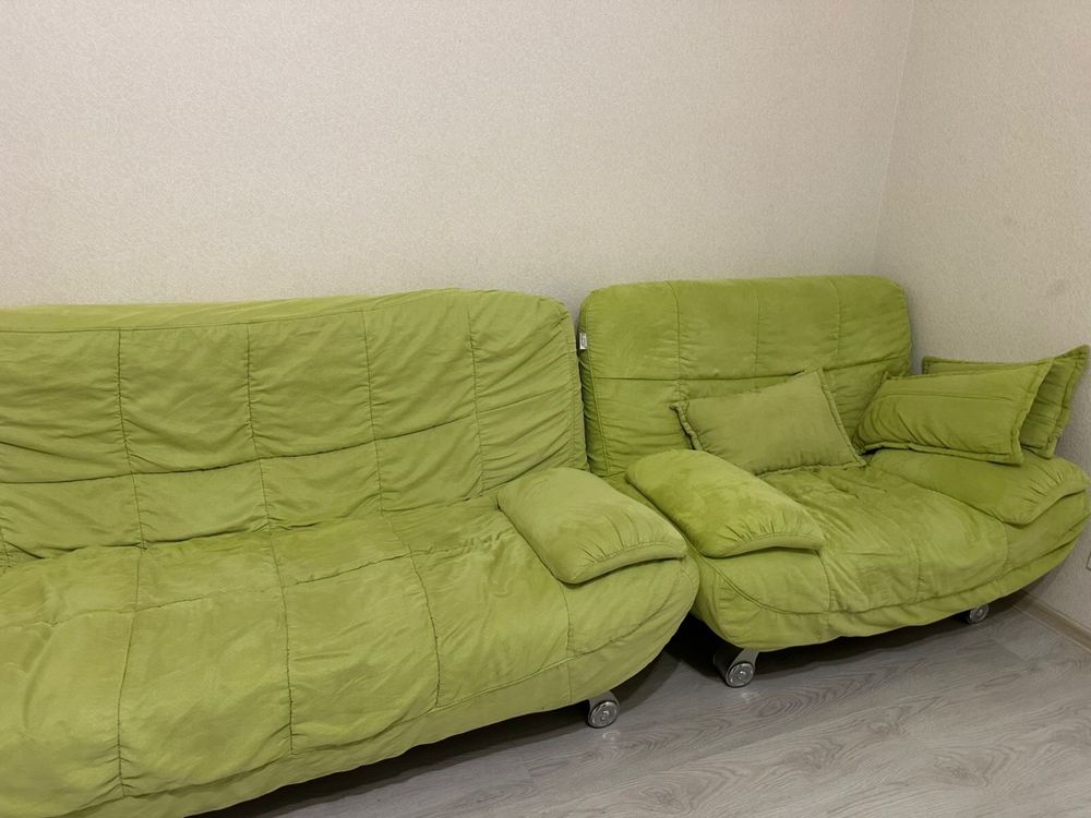 Продам диван с креслами
