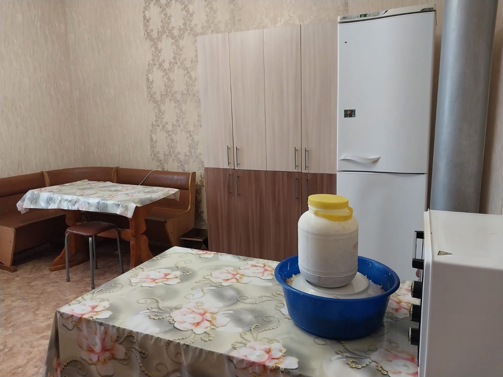 Сдам коттедж посуточно, по часам. Ауызашар 40тыс т. Есть обслуга. На т