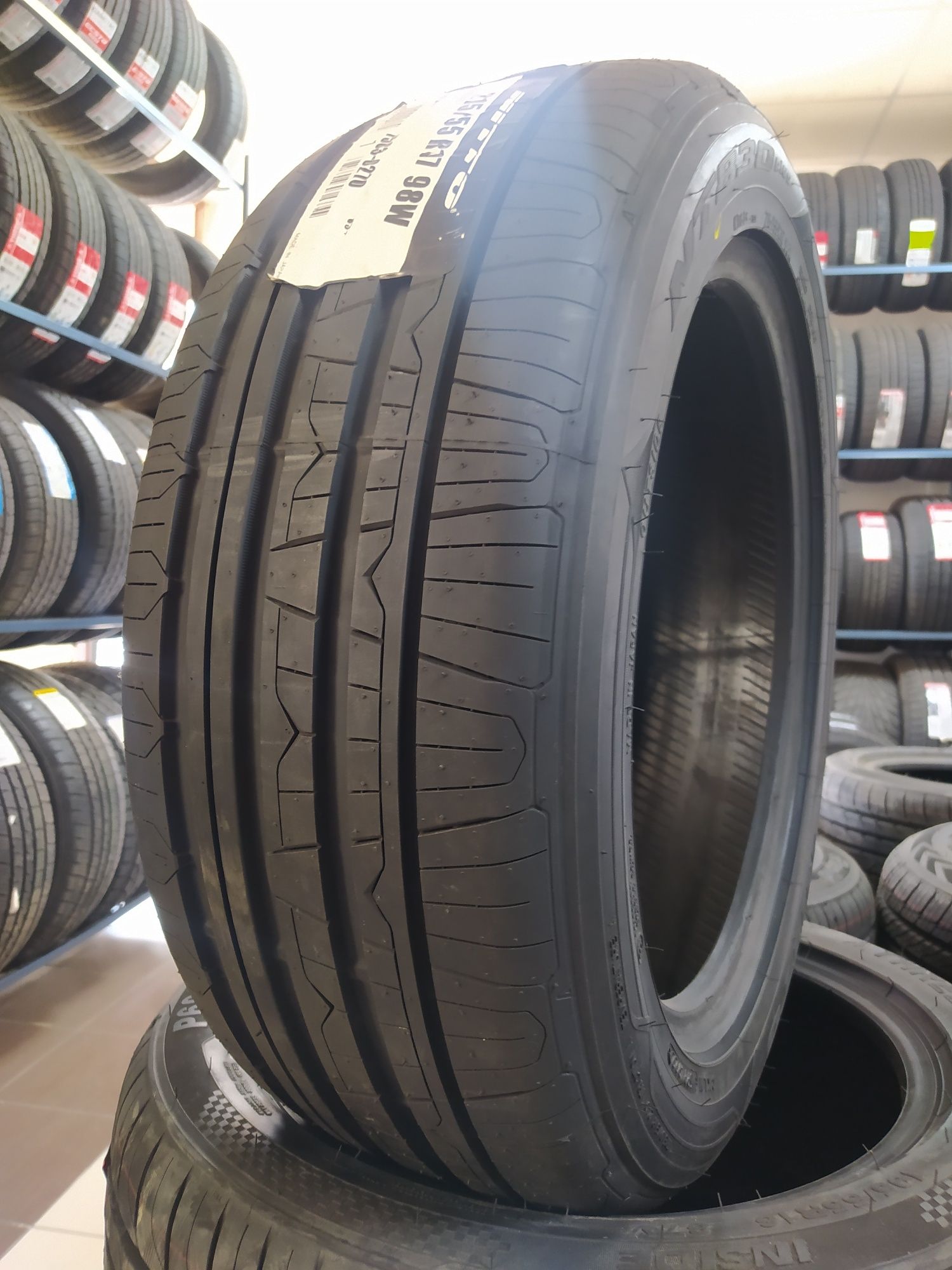 Nitto 215/55R17 NT830
