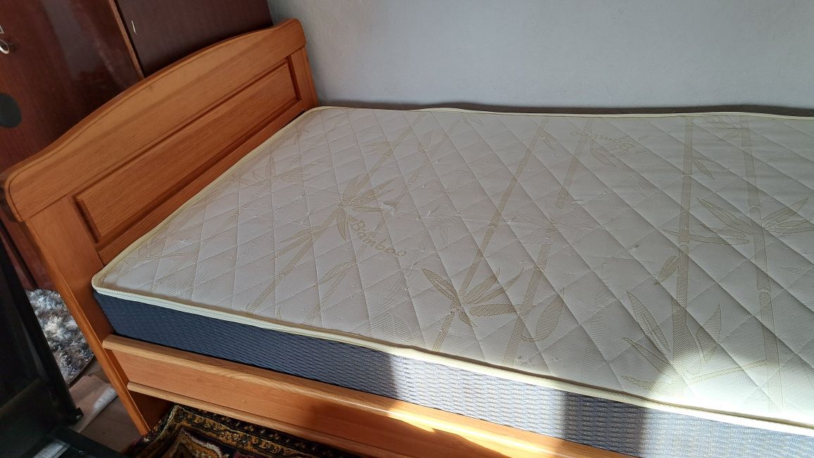 Продам кровать 1м на 2м