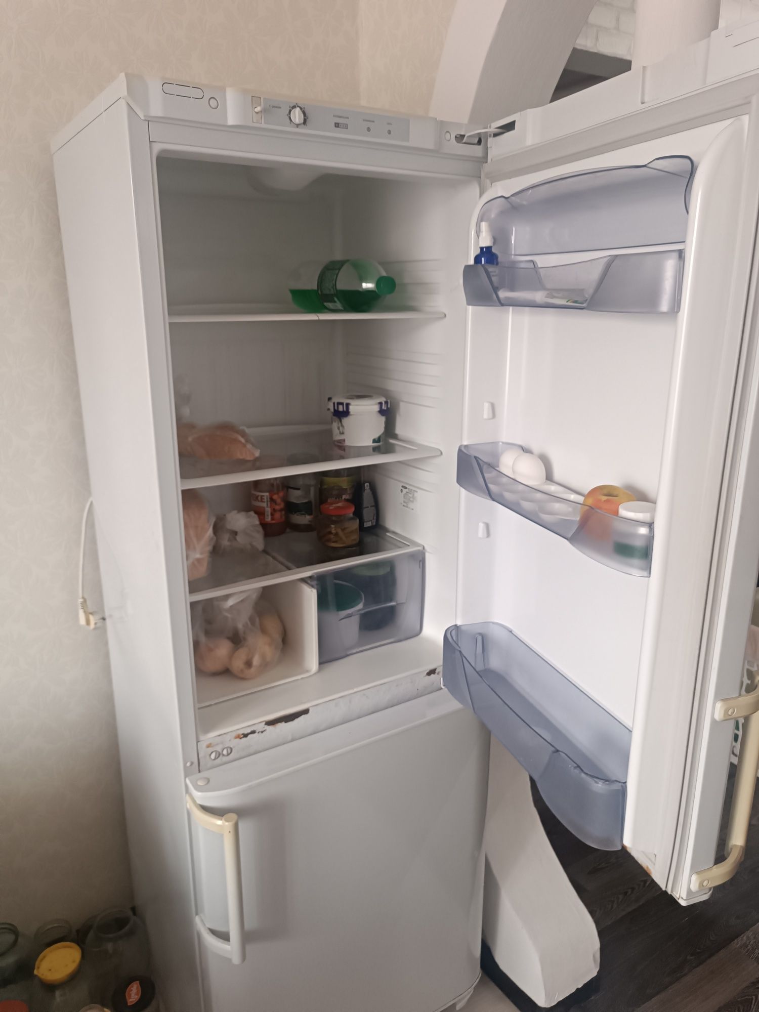 Продам холодильник Требуется Ремонт