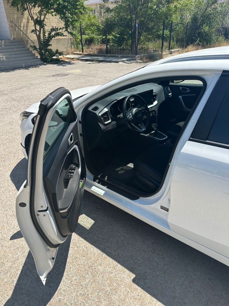 Продам Kia Ceed SW универсал