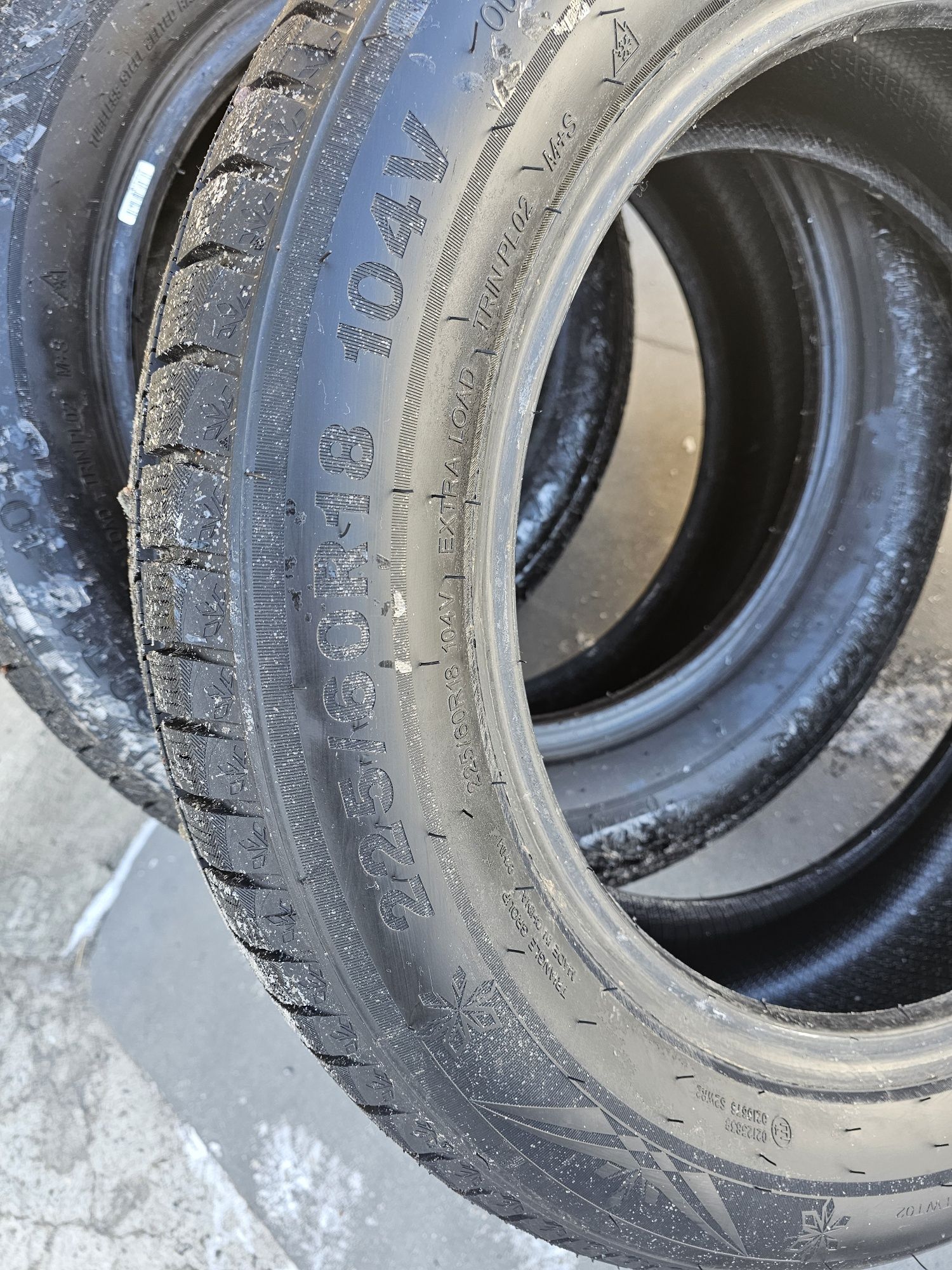 Продам новые шины triangle  225/60 R18