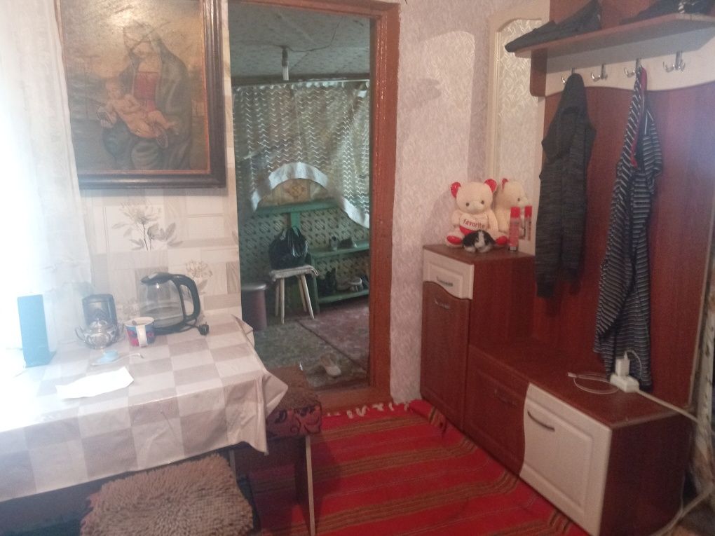 Продам дом на 2 хозяина вход  ограда отдельно.