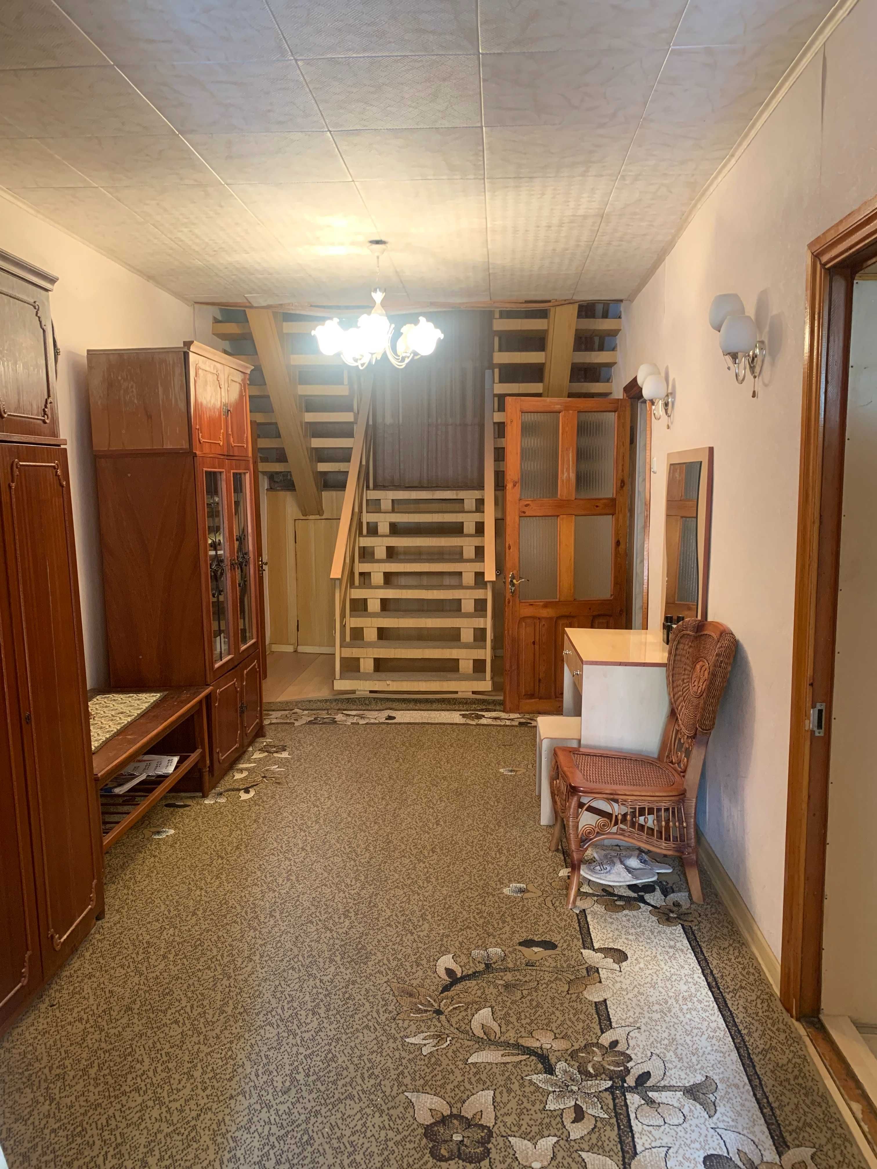 №Д0143. Продается Трех уровневый дом в районе Г. Дружбы.