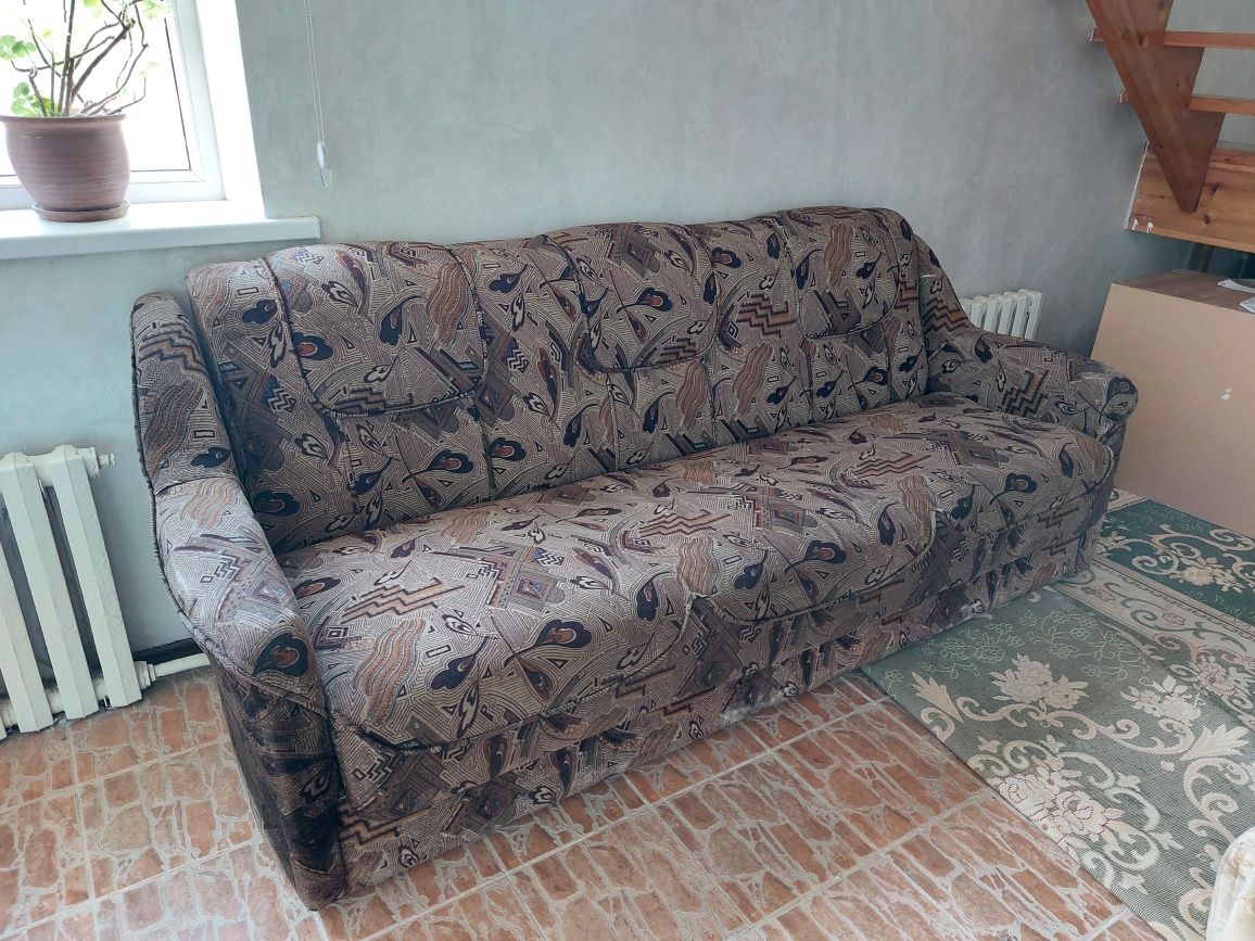 Продам не дорого   диван межкомнатные двери