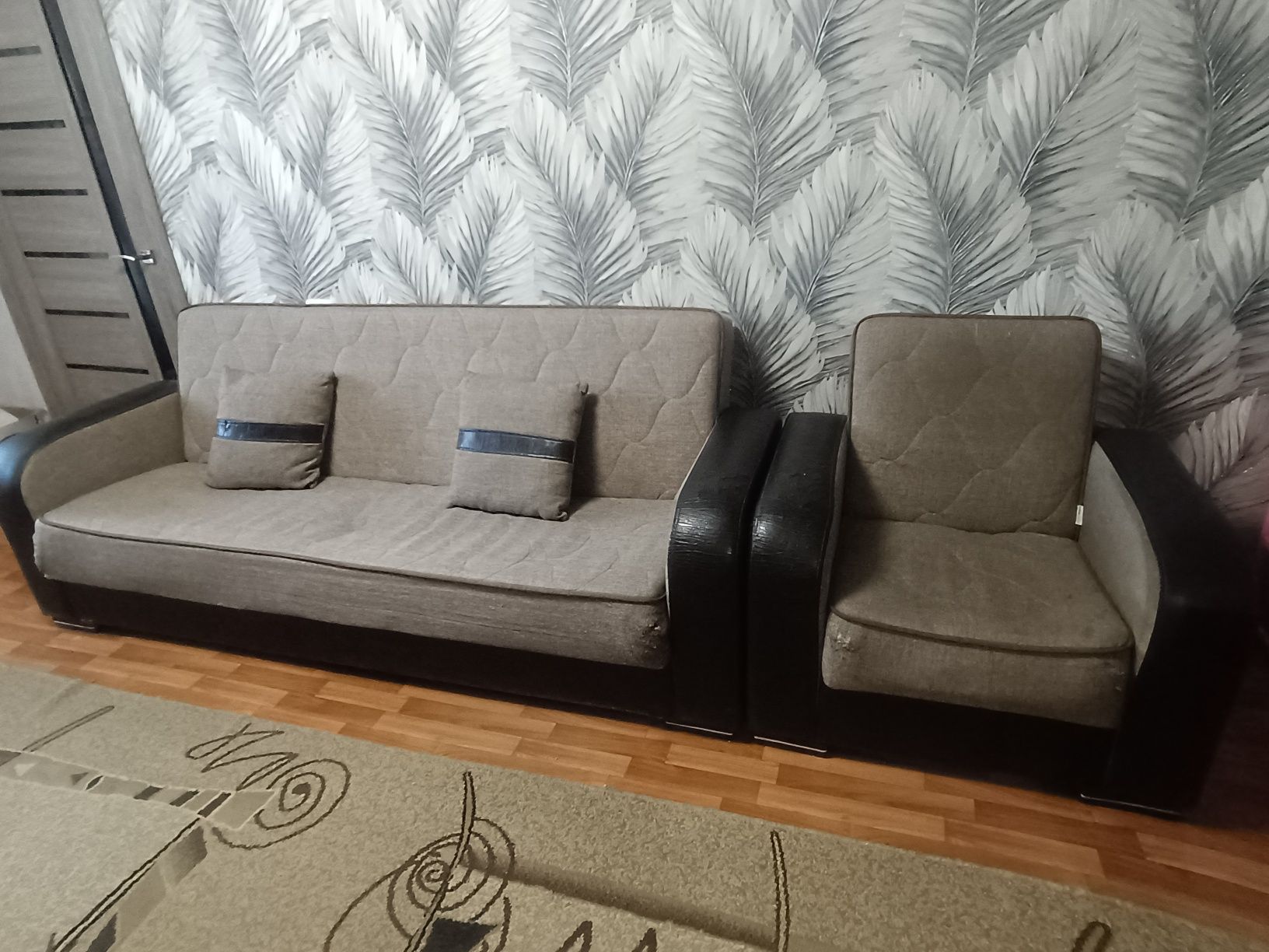 Продам диван и кресло