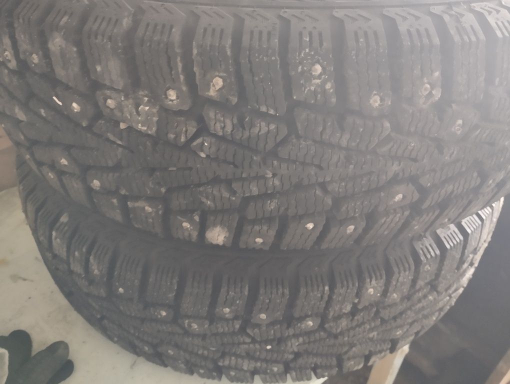 Продам авто шины 3 колеса зимние, шипованых