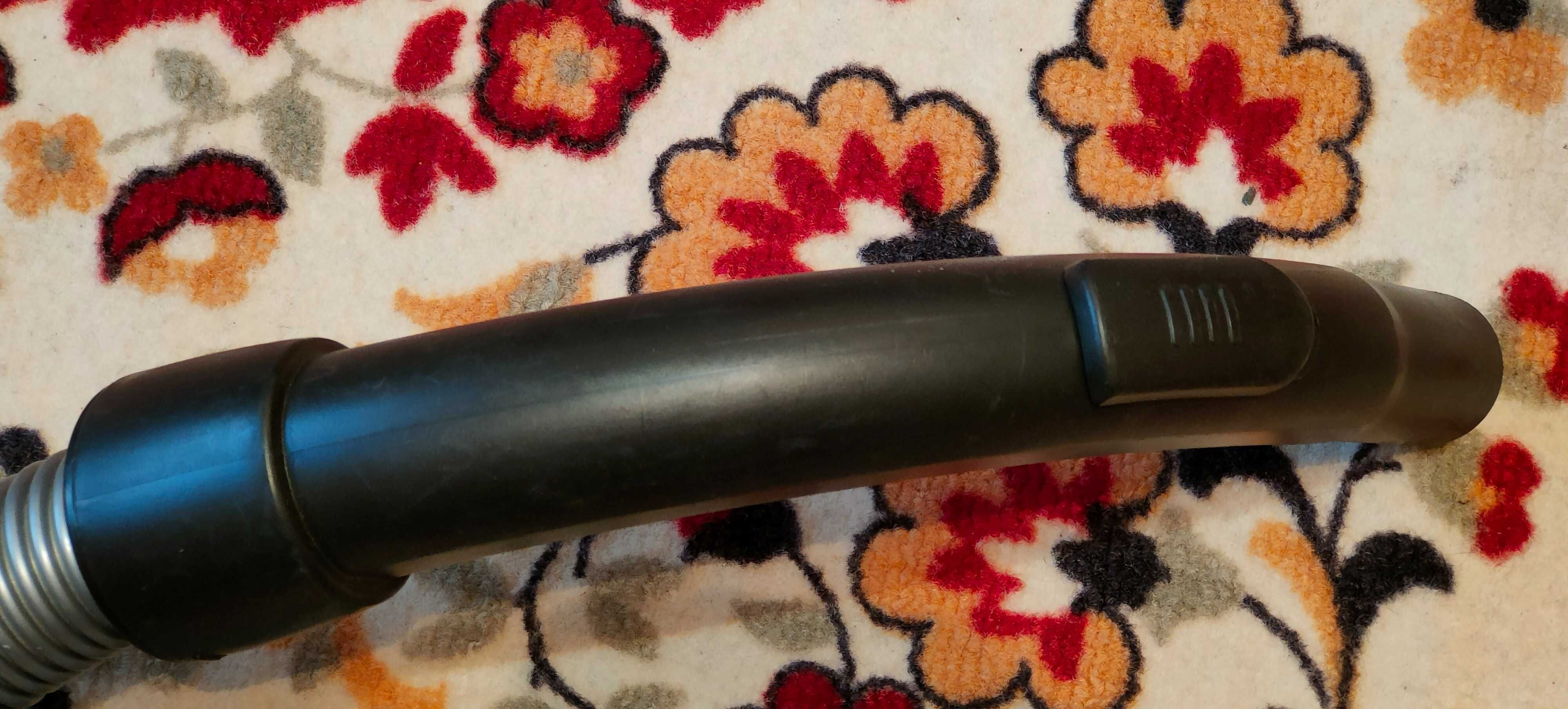 Продам оригинальный шланг и щётку на пылесос Bosch BGS05A220