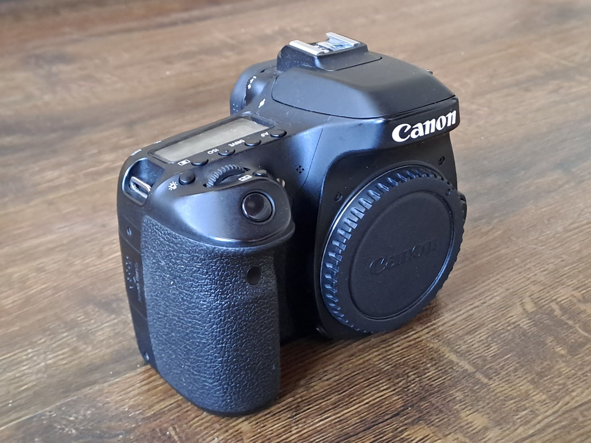 Продам Canon 80D