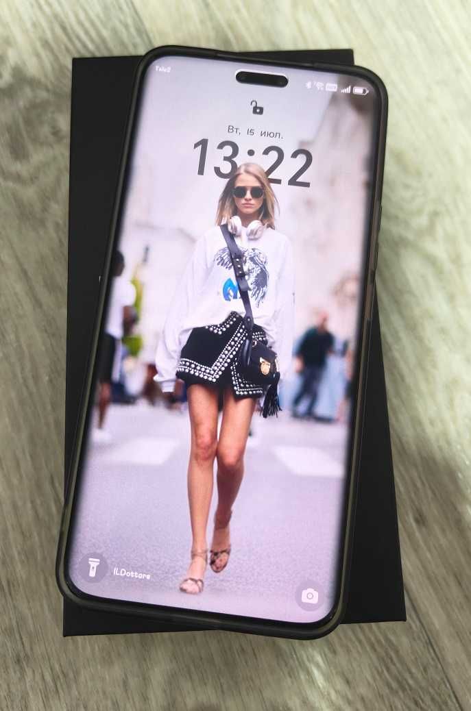 продам Honor Magic 6 Pro 12/512Gb 5G (трещины на заднем стекле)