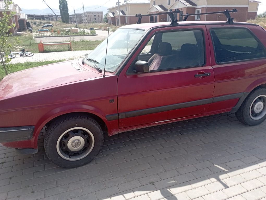 Автомобиль голф 2