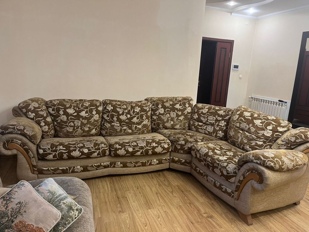 Продам диван угловой , кресло