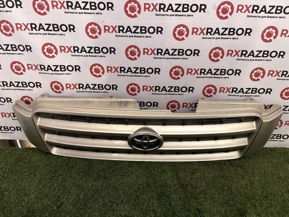 Решетка радиатора Toyota Highlander 1 (рестайлинг) оригинал,идеальное