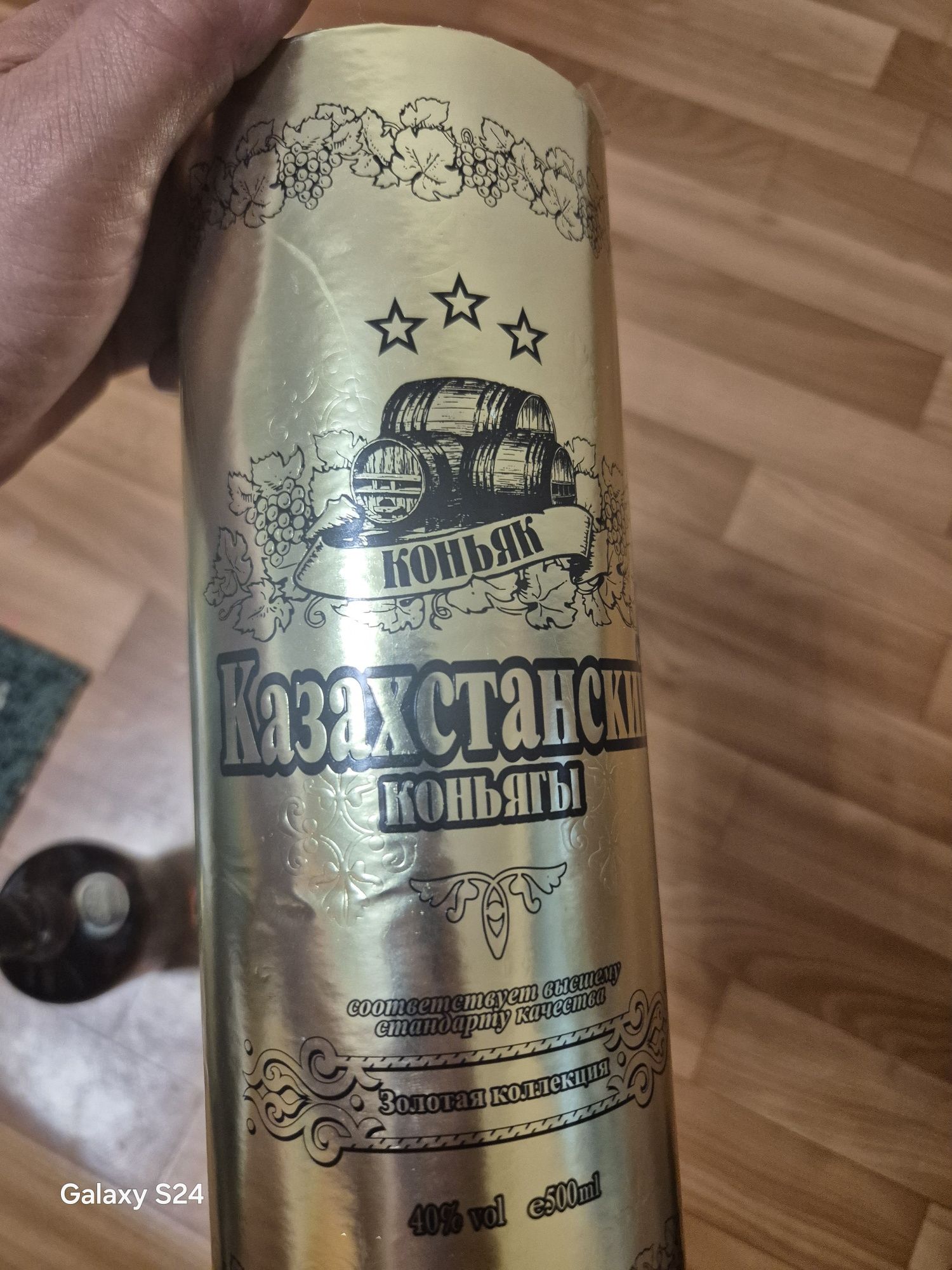 Продам  подарили в день рождения