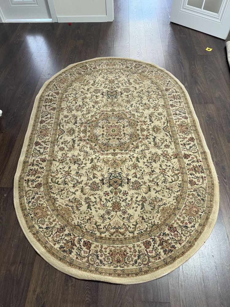 Овальный ковер 150×230 см, классический восточный стиль (б/у)