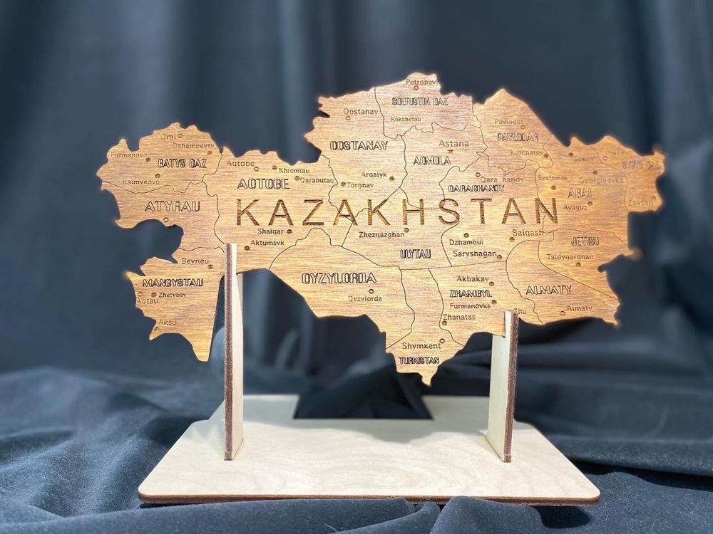 Карта Казахстана с подставкой