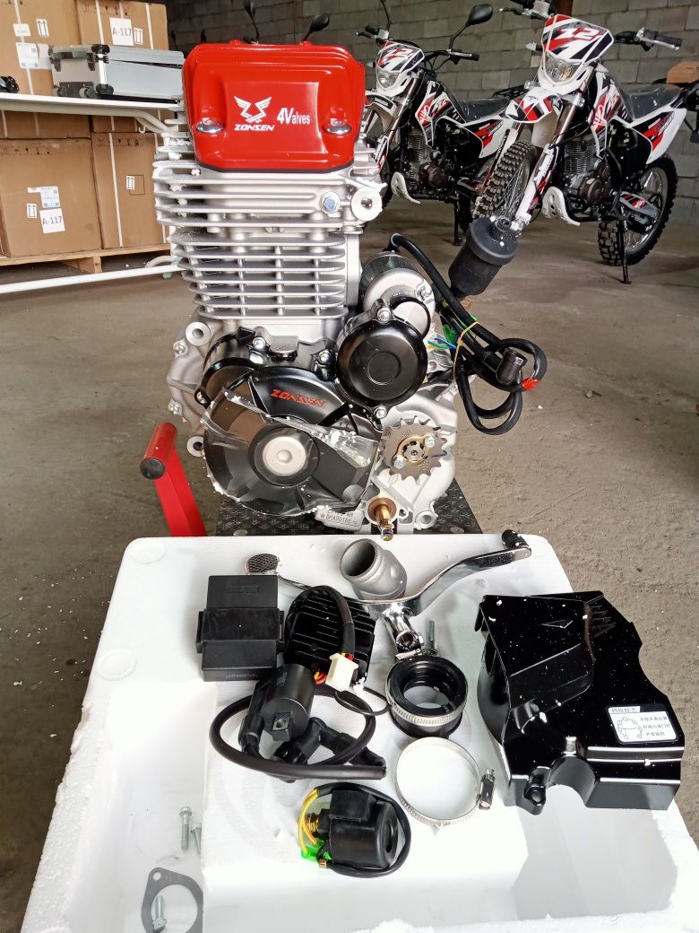CB300RL, 300куб,4 клапан . 4 тактный . Двигатель Zong shen zs175fmm.
