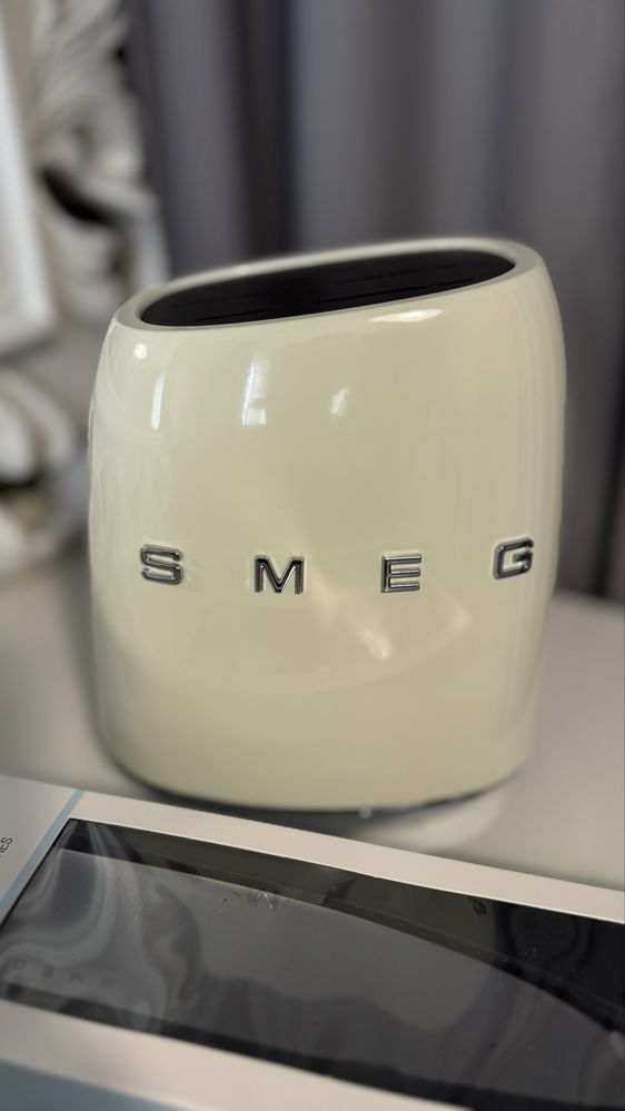 Набор ножей SMEG новый