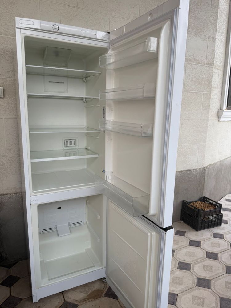 Indesit холодильник