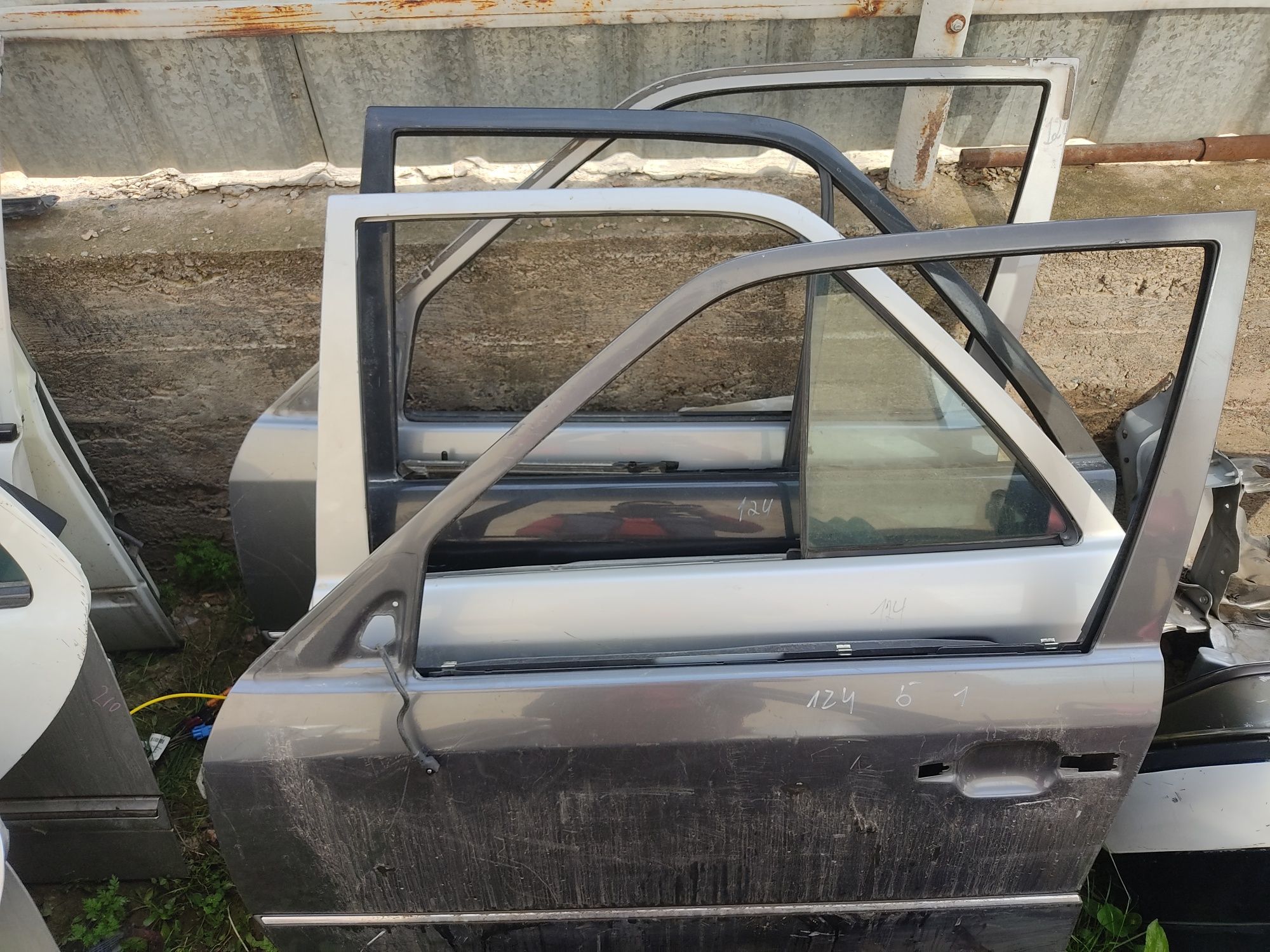 Двери w124w210w202,
