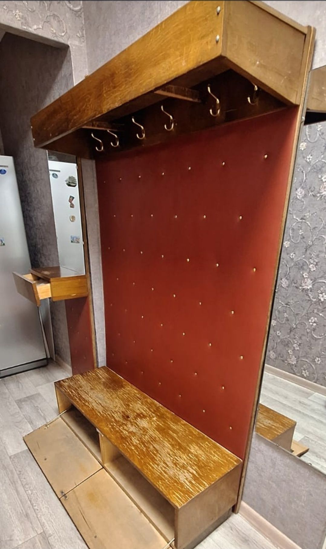 Вешалка с зеркалом , прихожка.