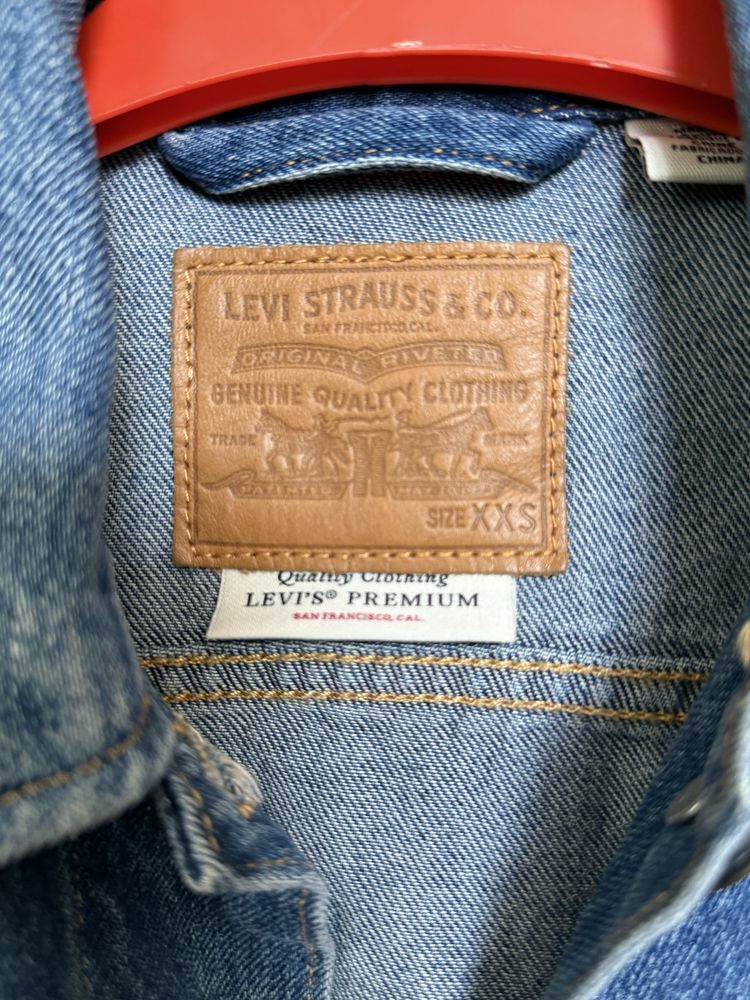 Продам джинсовку Levi’s  оригинал