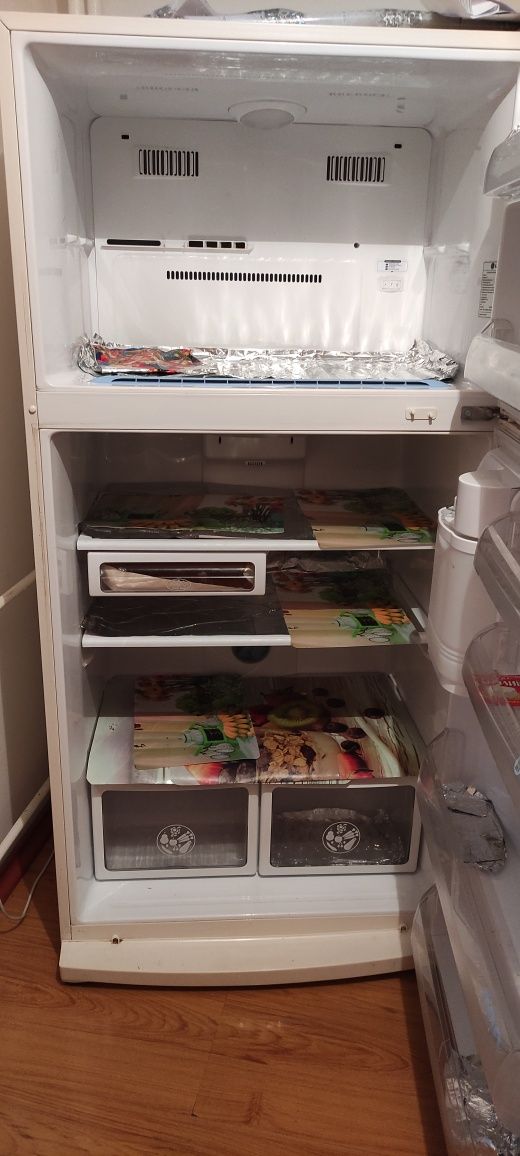 Холодильник большой мощный продаю