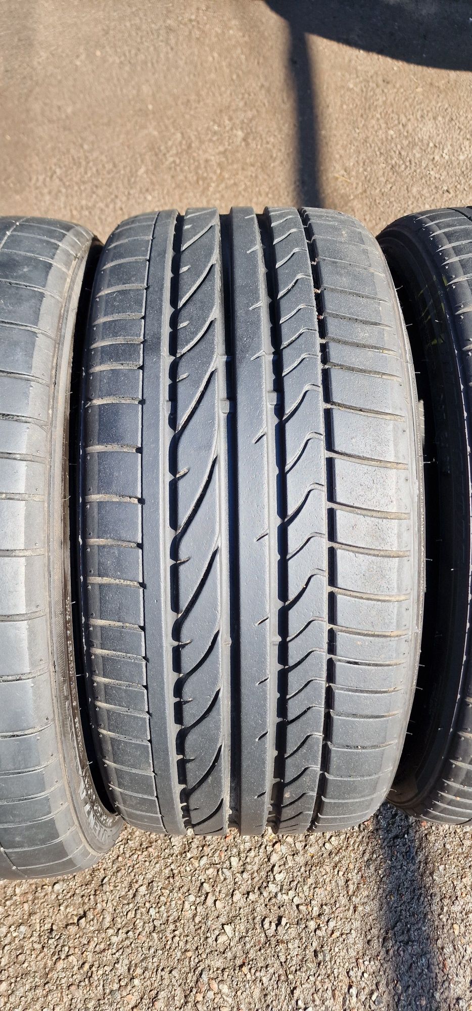 305/30/R19 - 235/35/R19 - Летних Баллона Bridgestone разноширокие.