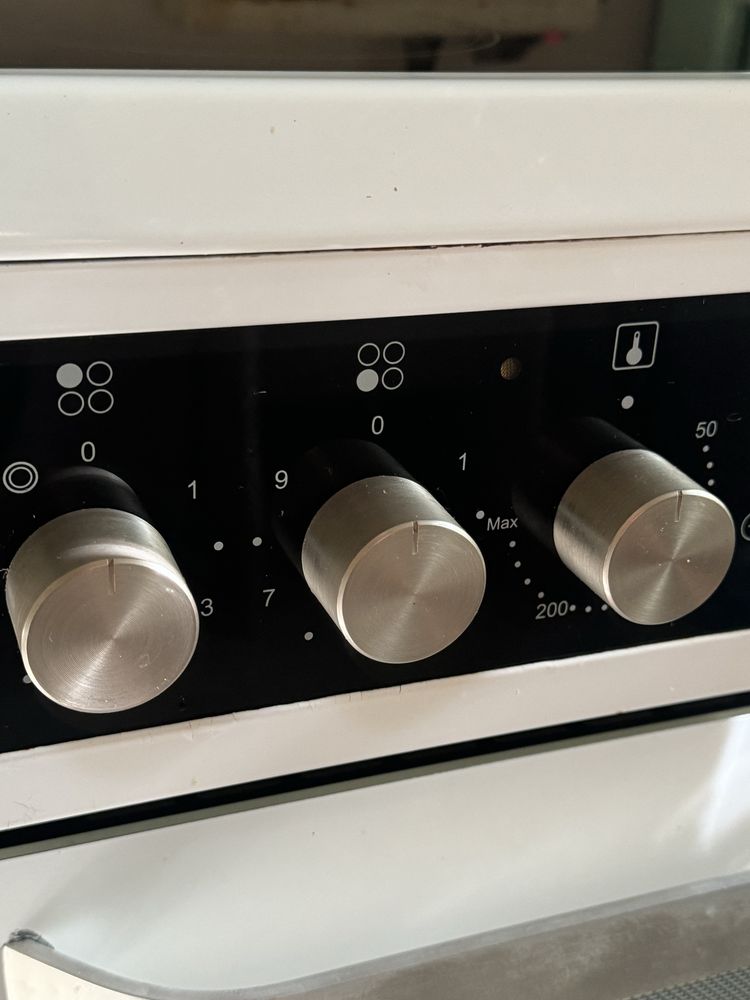 Продам электрическую плиту Haier