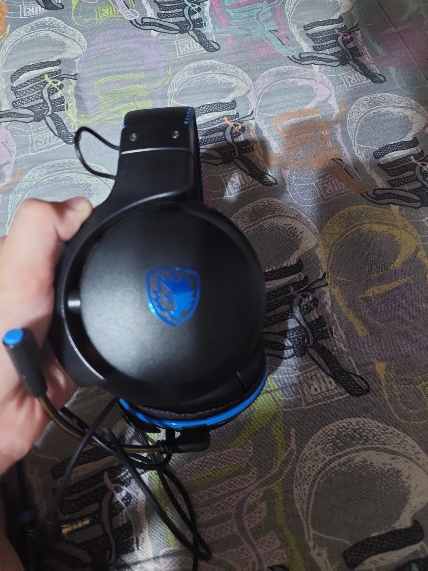 Продаю наушники проводные игровые
