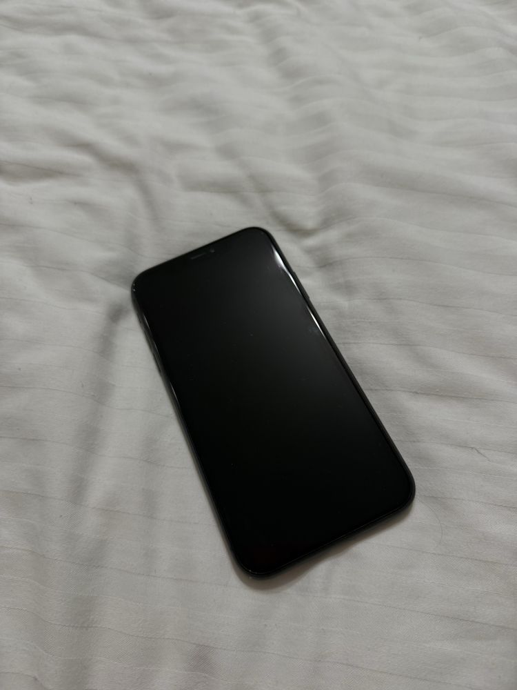 Продаю свой iPhone 11 в идеальном рабочем состоянии.
