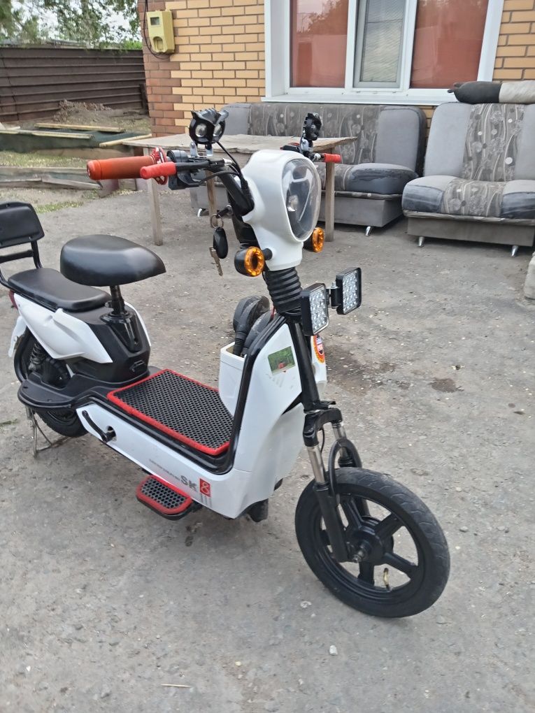 Продам электро Скутер ск8