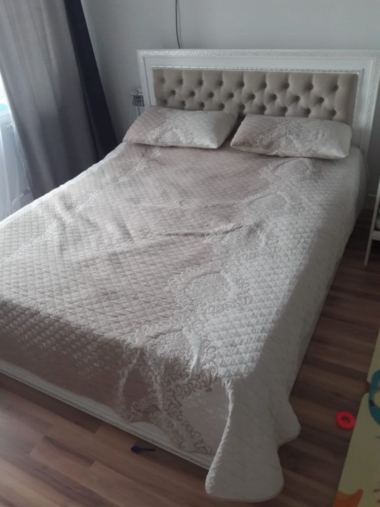 Двуспальная кровать
