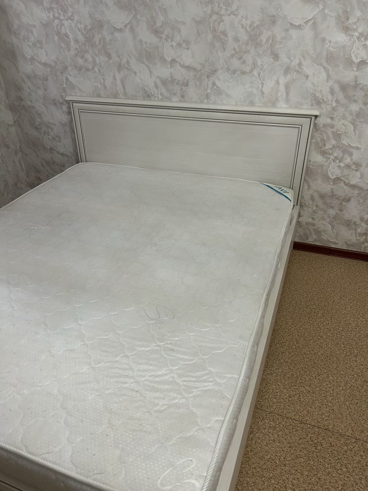 Продается кровать двухспалка с матрасом