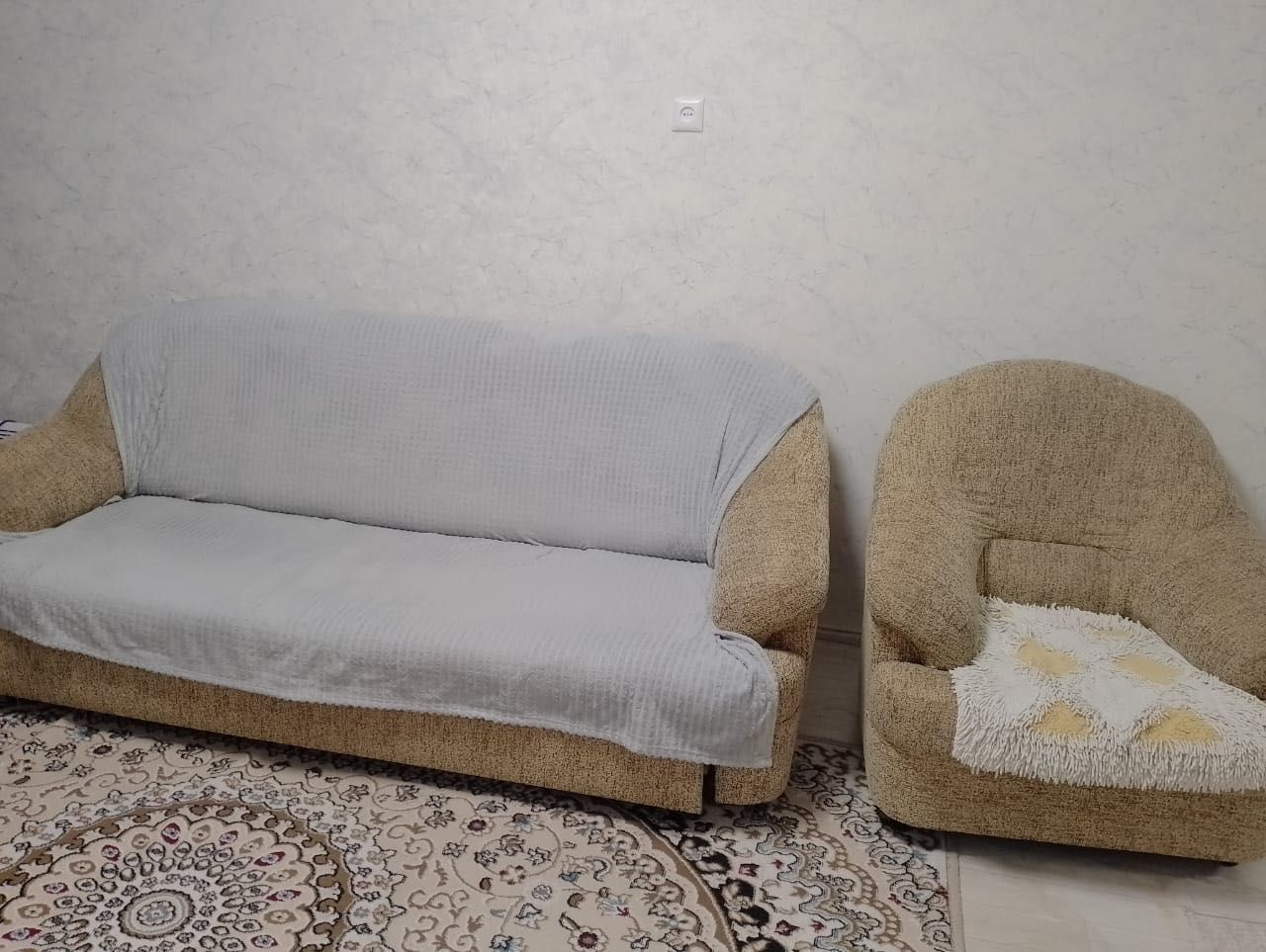 Срочно продам диван с креслом!