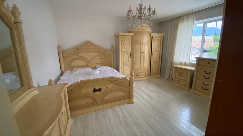 Продам спальный гарнитур (Италия/Классика)
