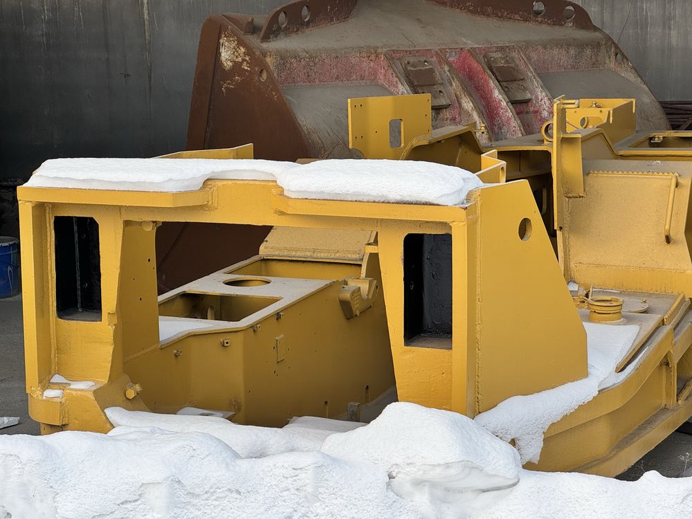 Продам заднюю полураму ПДМ  CAT R1300