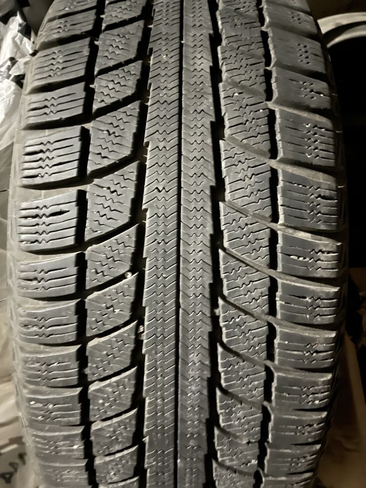 Продаются диски Vossen R17 с зимней резиной Triangle.