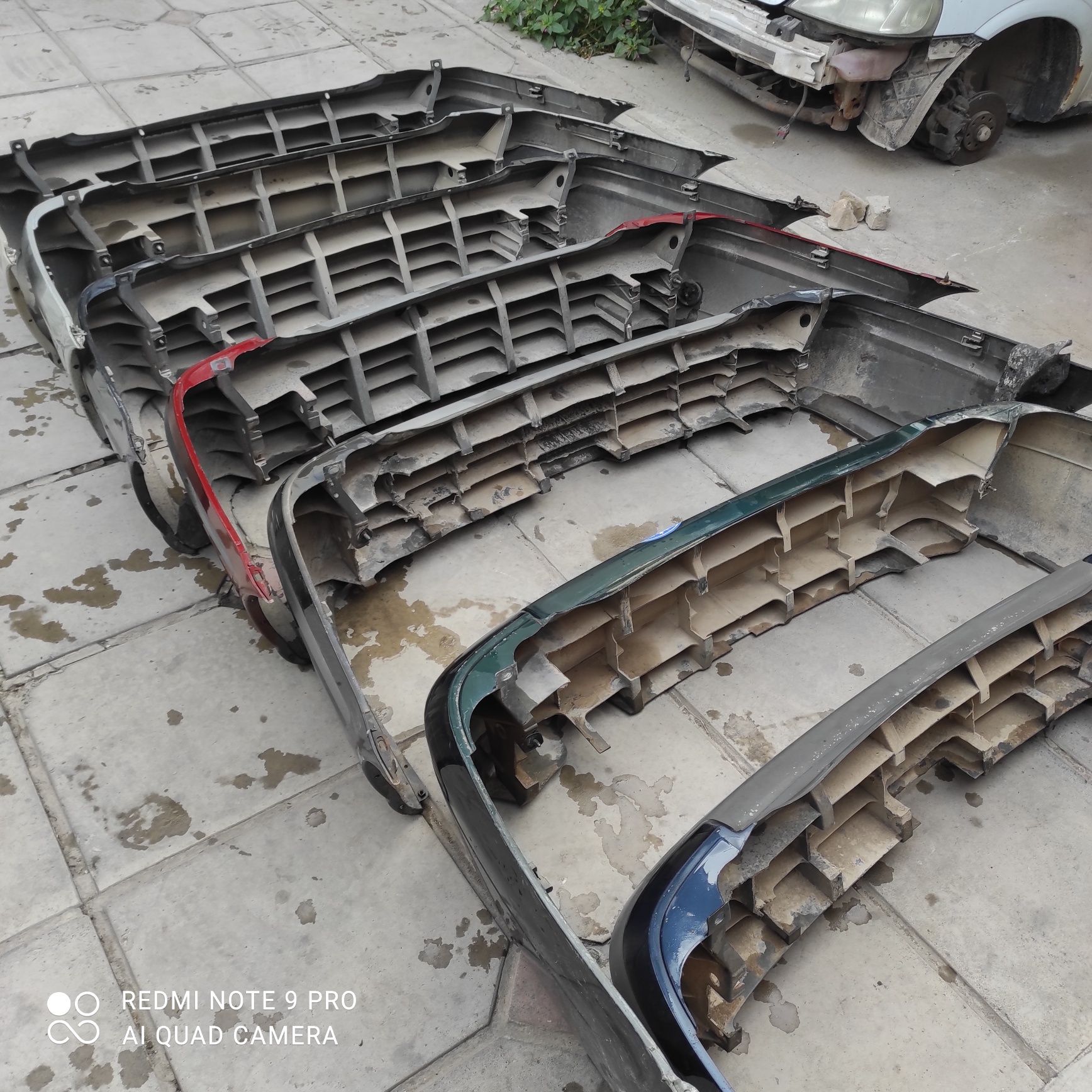 Продам задние бампера на Мазда 626 птичка седан и хэтчбек
