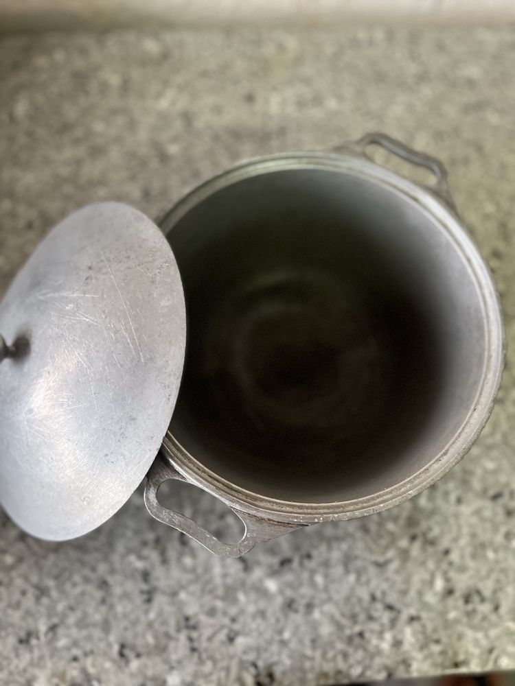 Казаны, кастрюли, сковородки