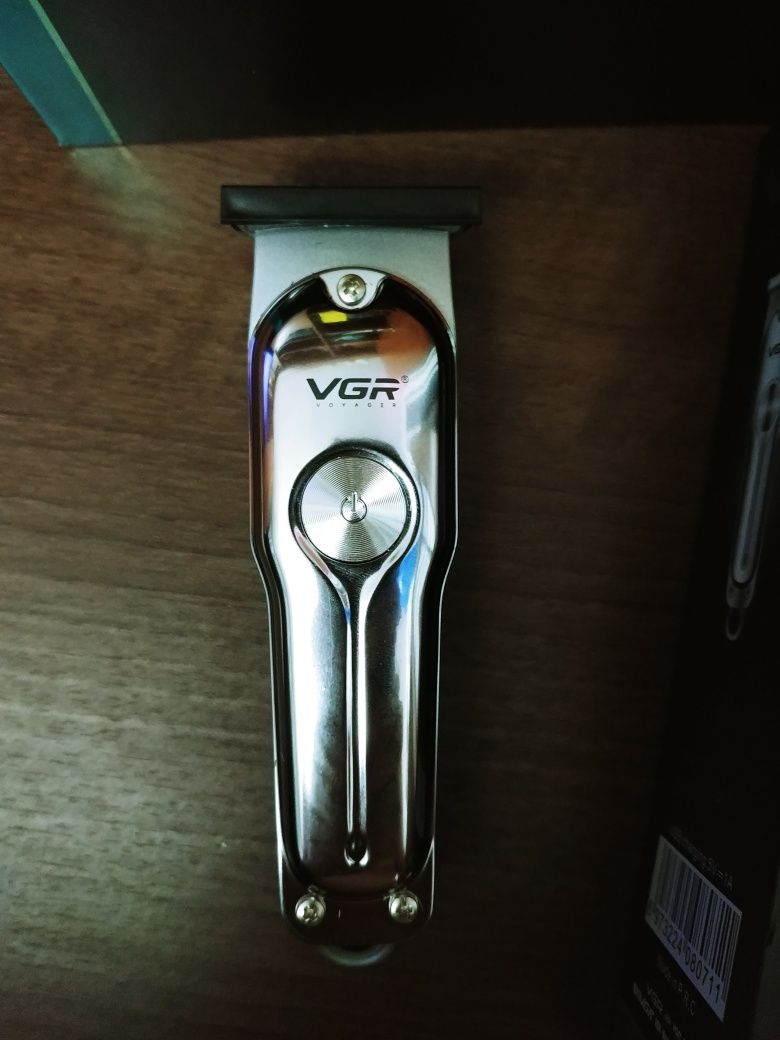 Продаю Машинка для стрижки VGR Professional для бороды и усов 071 Hair