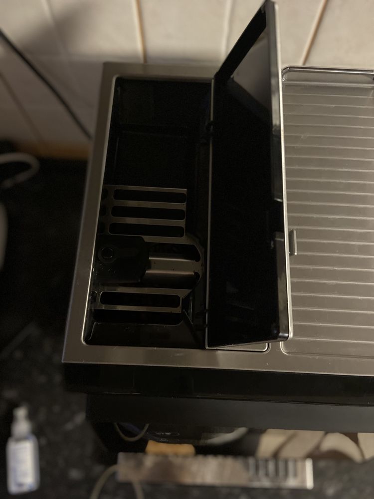 Кофемашина Delonghi ESAM 460.80 MB серебристый