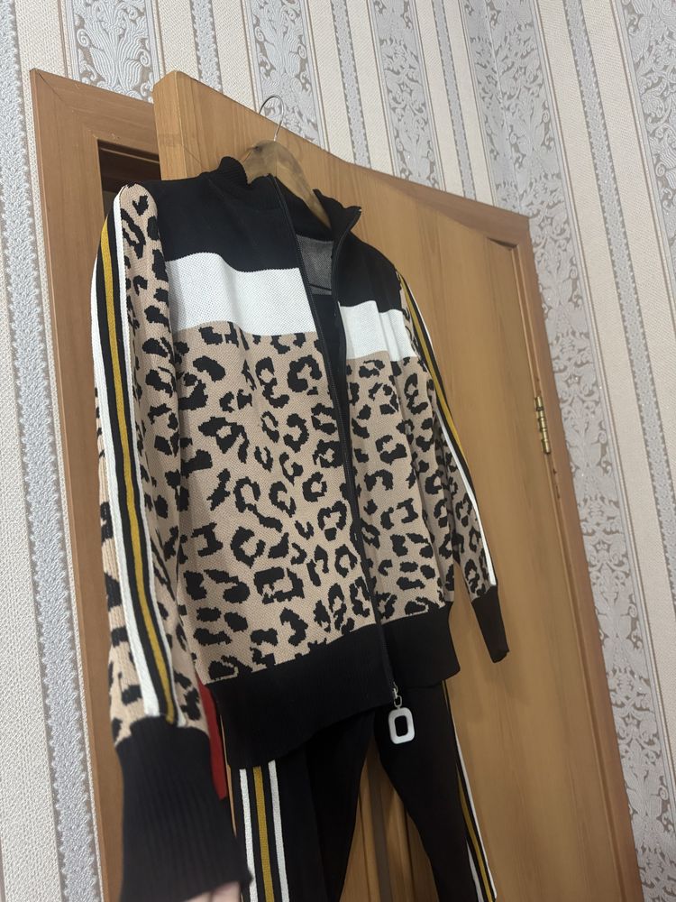 Продам женскую спортивку