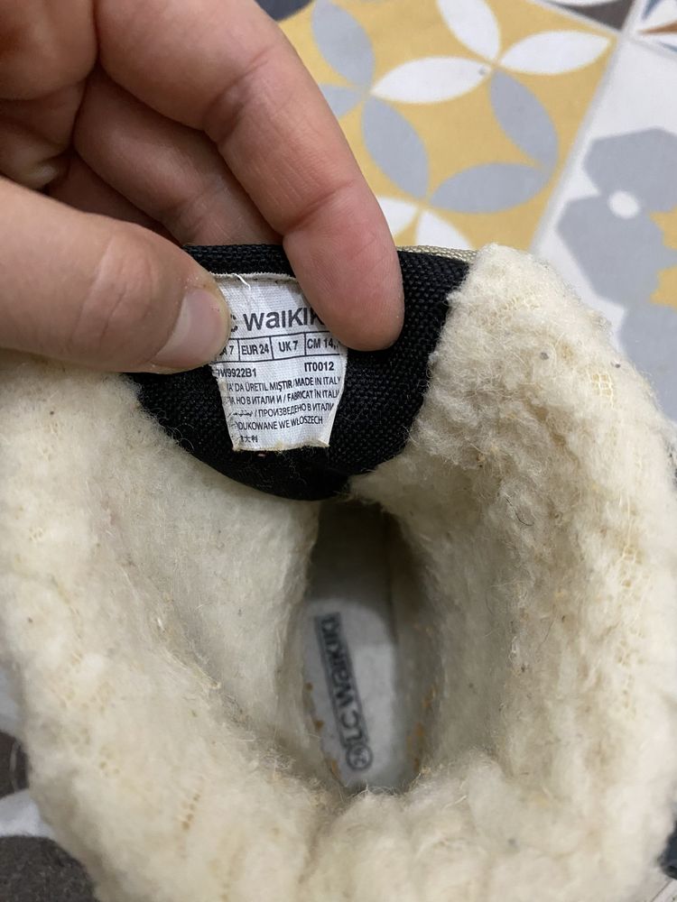 Продам детские ботинки зимние