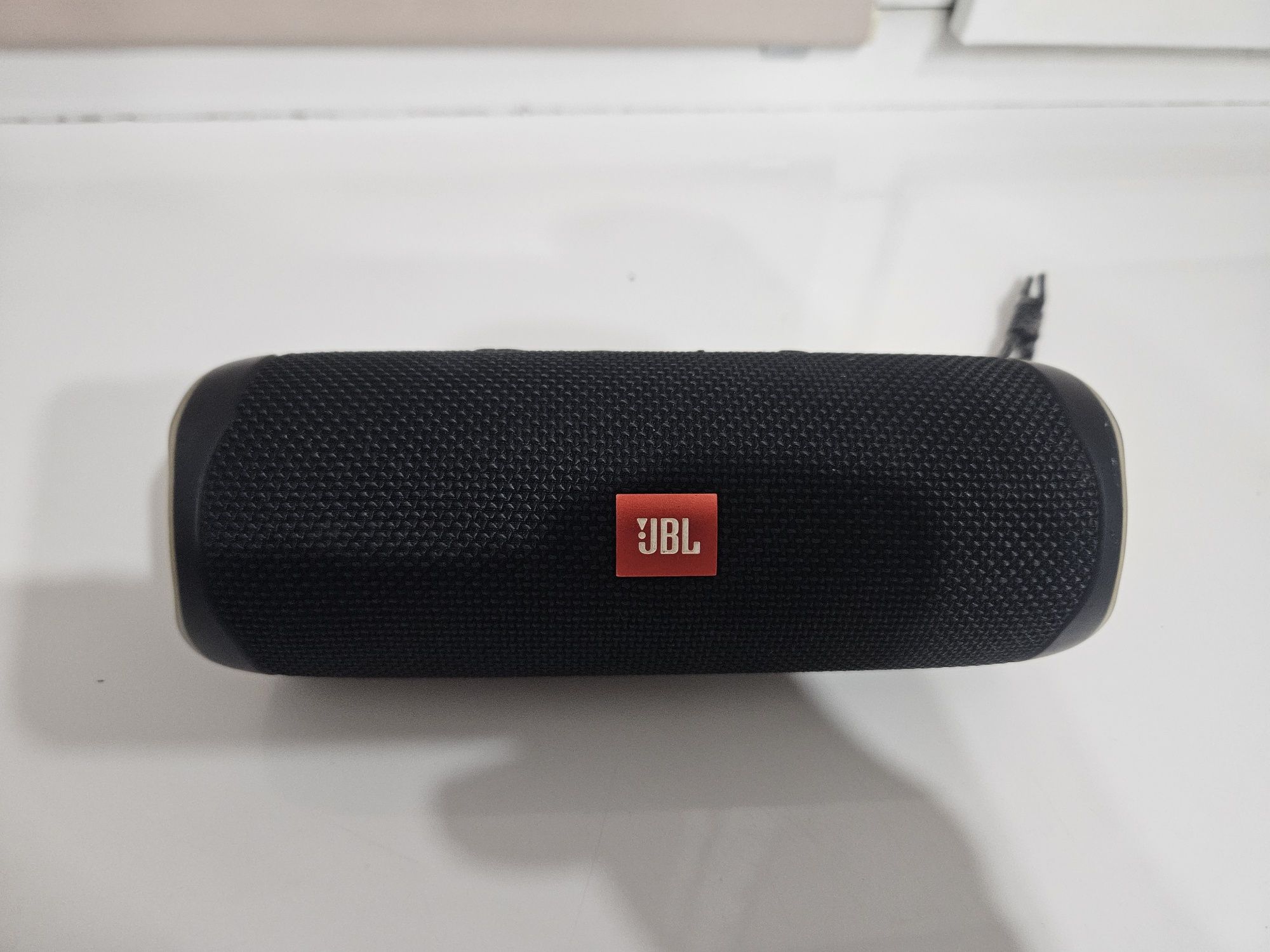 Продам портативную колонку JBL flip 5