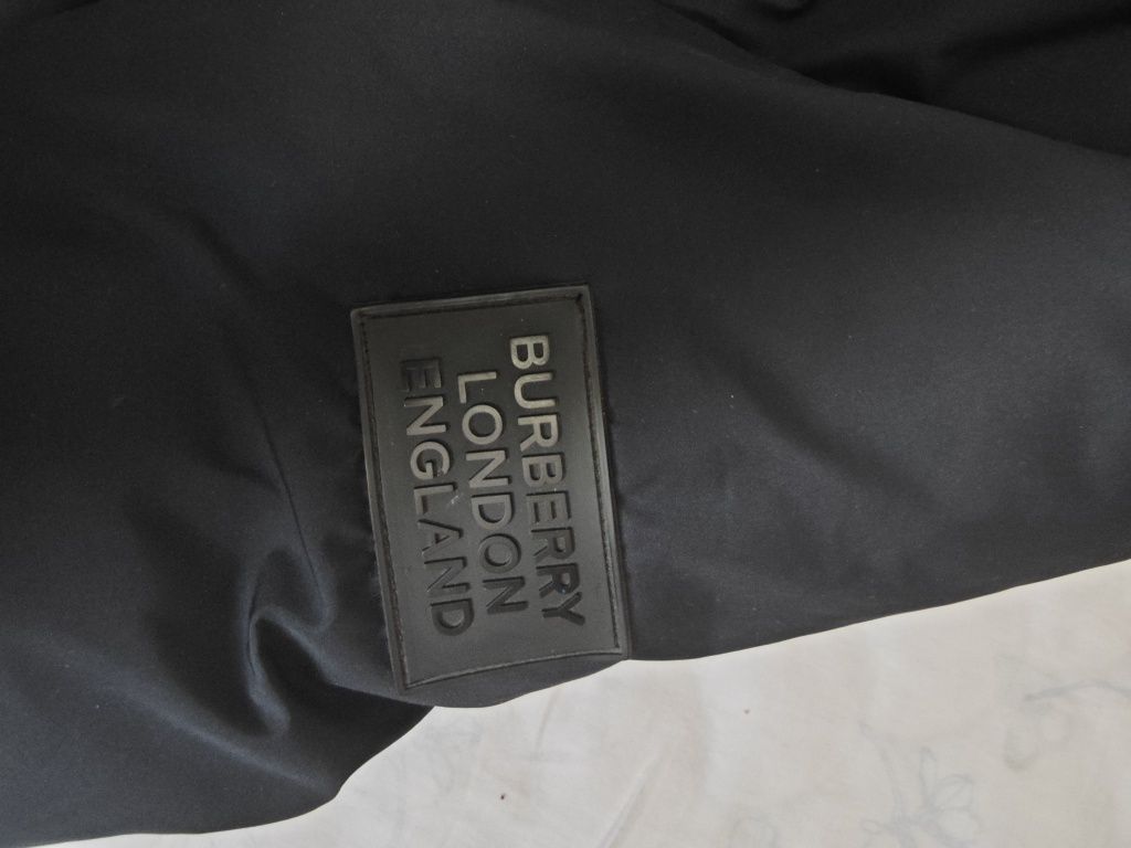 Продам пуховик Burberry