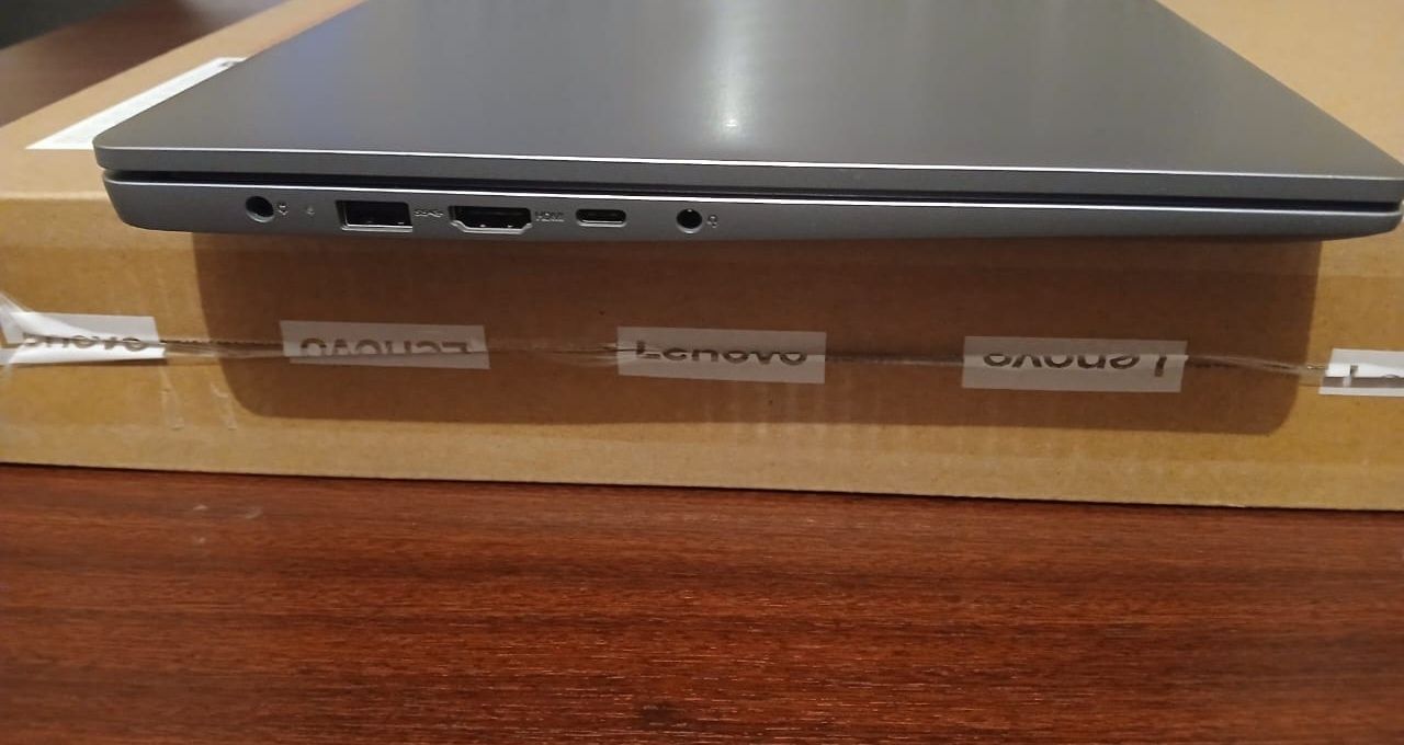 Lenovo IdeaPad Slim 3 15IRH8