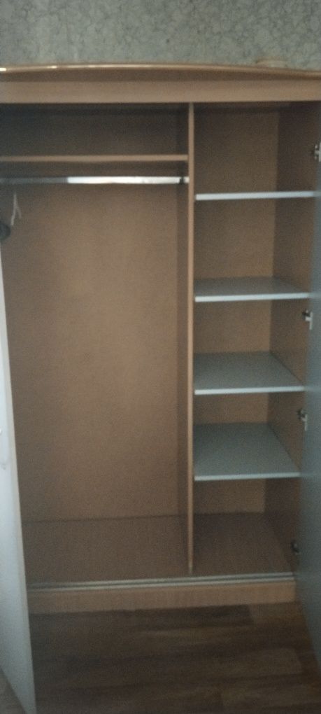 Продам шкаф большой