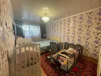 2х комнатная квартира на 6 мкр, 2 этаж из 5, не угловая.